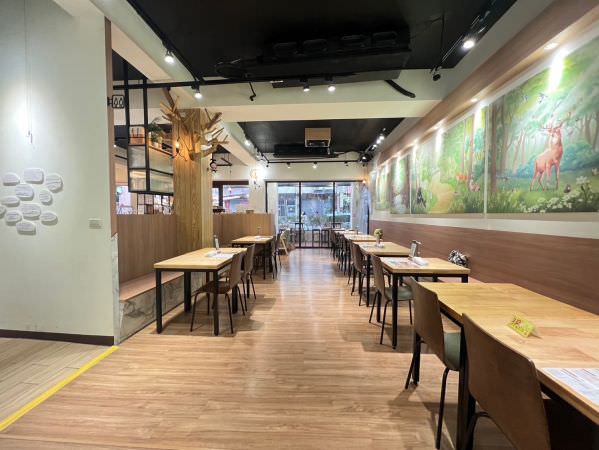森林小徑健行店用餐环境